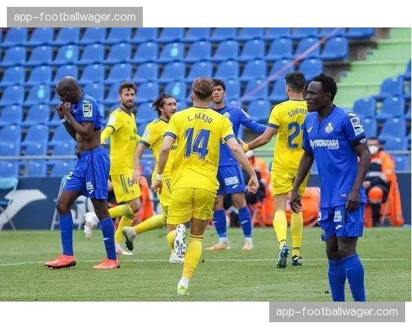 马略卡对阵阿尔梅里亚,主队前锋单刀中柱错失扩大比分良机