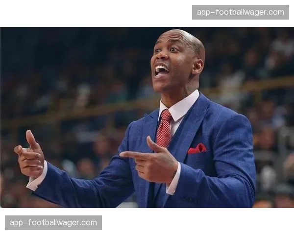 瞬间聚焦：玛丽娜·马布里指导狂热队年轻后卫训练