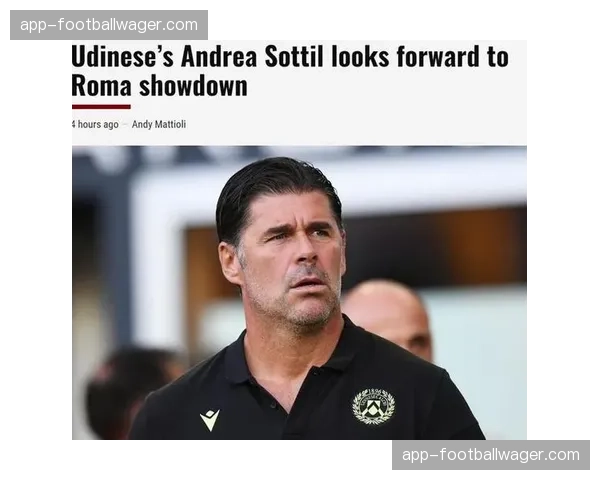 镜头捕捉:乌迪内斯主帅索蒂尔在场边不断手势指挥,强调阵型宽度 镜头捕捉:乌迪内斯主帅索蒂尔在场边不断手势指挥,强调阵型宽度