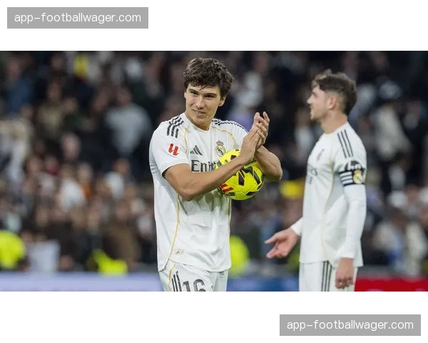 皇马伯纳乌球场2026年完成最新灯光系统升级,旨在减少球员射门时的眩光影响 皇马伯纳乌球场2026年完成最新灯光系统升级,旨在减少球员射门时的眩光影响