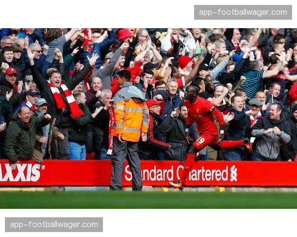 战术演变史:从链式防守到混合体系,回顾欧冠赛场防守理念的二十年变迁