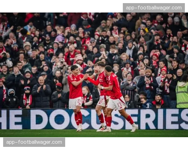 诺丁汉森林2-1卢顿,致胜球来自第85分钟的战术角球配合 诺丁汉森林2-1卢顿,致胜球来自第85分钟的战术角球配合