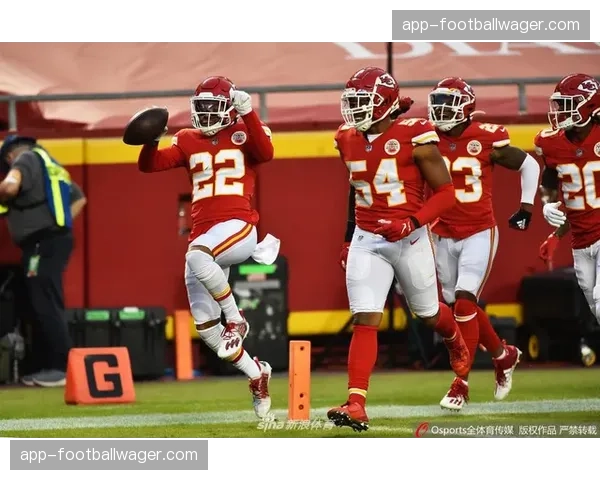 战术图解:NFL堪萨斯城酋长队是如何利用“平面前进路线”撕裂对手二线防守的 战术图解:NFL堪萨斯城酋长队是如何利用“平面前进路线”撕裂对手二线防守的